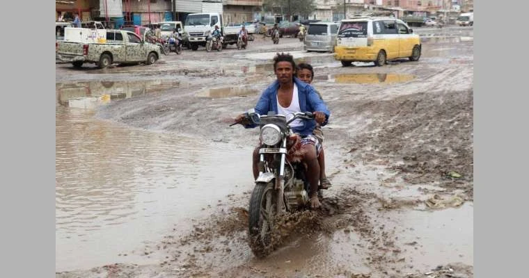 اليمن.. نجاة أخوين بعد أن جرفتهما السيول ل3 أيام بمحافظة ذمار لايف ستايل نجا أخوان من الموت غرقا بعد ثلاثة أيام من جرف لهما في مديرية وصاب السافل
