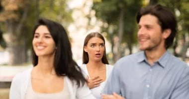 5 أسئلة لازم تجاوبيها بصراحة قبل ما تقررى ترتبطى بإكس صاحبتك المرأة والمنوعات هى ما لقتش غير إكس صاحبتها؟ التعليق المتكرر الذى صاحب إعلان واحدة من المؤثرات على السوشيال ميديا خطبته