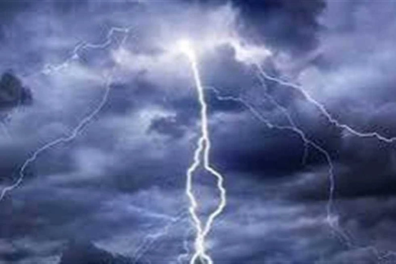 الأرصاد تحذر من تقلبات جوية وأمطار خلال أولى أيام فصل الخريف (فيديو) حذر محمود القياتي، عضو المركز الإعلامي للهيئة العامة للأرصاد الجوية، من التقلبات