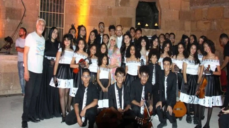 أول رد على انتقاد عازفي الضوء الشارد بالأوبرا: عمر خيرت السبب رد مصدر من داخل فرقة أوركسترا مركز تنمية المواهب في دار الأوبرا، التي قدمت معزوفة الضوء