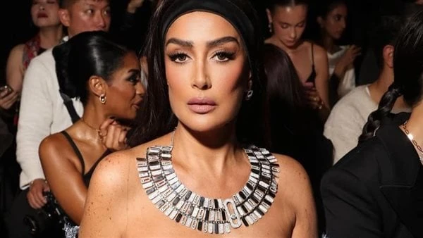 بلوزة مكشوفة.. إطلالة غادة عبدالرازق تثير الجدل في أحدث ظهور لها شاهدفي أحدث ظهور لها، أثارت النجمة المصرية غادة عبد الرازق جدلا واسعا عبر وسائل