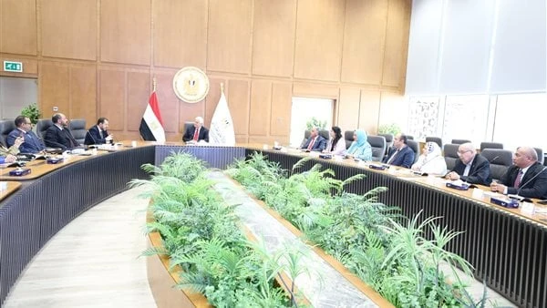 وزير التعليم العالي: نتبنى استراتيجيات بحثية طموحة تركز على الصناعات المستقبلية التي تشهد منافسة عالمية شديدةترأس الدكتور أيمن عاشور وزير التعليم العالي والبحث العلمي، اجتماع مجلس 