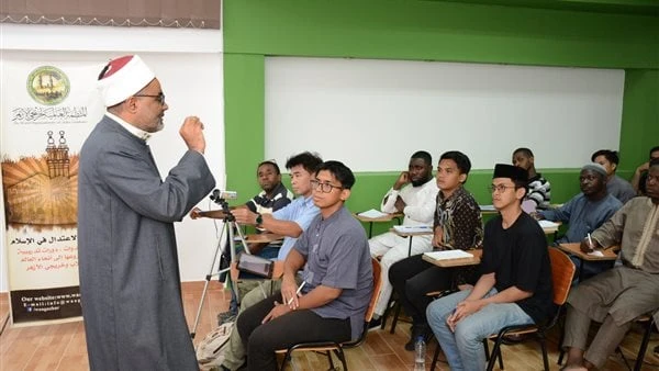 كبار العلماء: الجماعات المتطرفة تبنت خطابا يمتلئ بالضجيج والتكفير لهدم الأوطانقال الدكتور أيمن الحجار، الباحث بهيئة كبار العلماء بالأزهر الشريف: إن