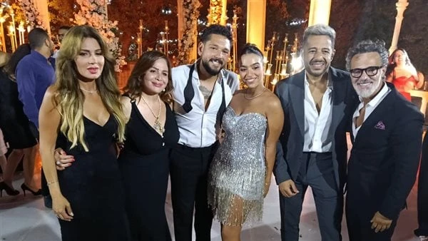 بحضور حماقي ونجلاء بدر.. اللوك الثاني للعريس محمود شاهين وزوجته صورحرص عدد من النجوم على حضور فرح محمود شاهين نجل شقيق الفنانة إلهام شاهين الذي يقام