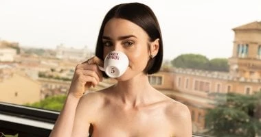 فن: بفنجان قهوة.. الإعلان عن تجديد لموسم خامس أعلنت منصة نيتفلكس عن تجديد مسلسل ل موسم خامس، وذلك بعد أيام من طرح الجزء الثانى من الموسم الرابع. وأكدت نيتفلكس الخبر من خلال حسابها 