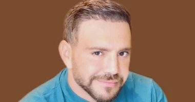 فن: إيوان يكشف تفاصيل أغنيته الجديدة بعيش مخنوق كشف المطرب اللبناني إيوان، عن أحدث أعماله الغنائية الجديدة حيث قال، انتهيت من تسجيل أغنية درامية