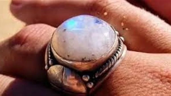 أحجار كريمة تتربع على عرش موضة خريف وشتاء 2025.. يشع بريقا في عالم الأناقةمع اقتراب موسمي الخريف والشتاء لعام 2025، تتحول الموضة في عالم المجوهرات إلى نقلة نوعية، حيث تعتبر الأحجار