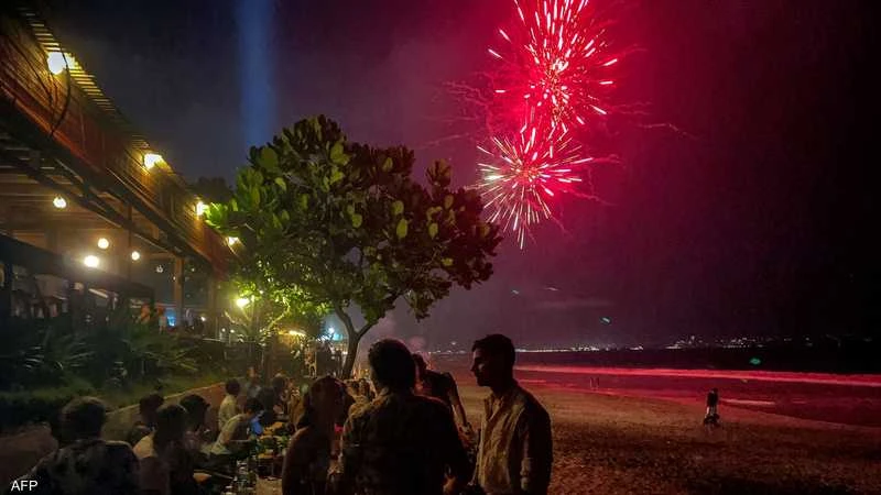 الحكومة تشن حربا على رواد بالي.. هل تنتهي قصة جزيرة الأحلام؟ أخبار منوعة وطرائف تعتبر جزيرة بالي في إندونيسيا، من أبرز الوجهات السياحية حول العالم، ويقصدها الشباب من كل بقاع الأرض،