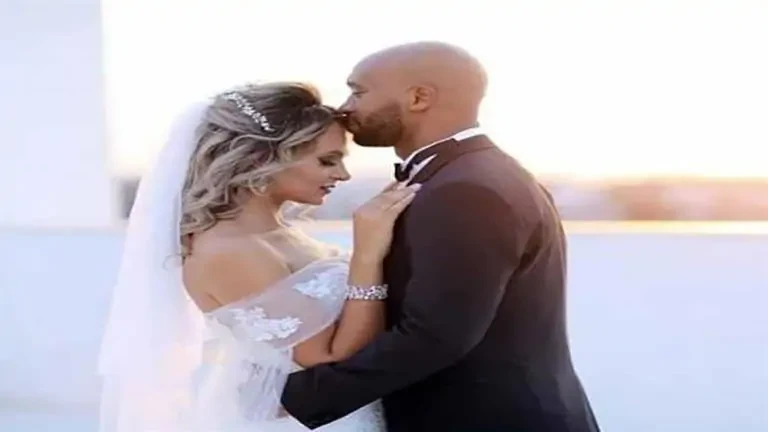 أسرار تكشف لأول مرة عن قصة حب شيكابالا وزوجته سارة راحت أسوان عشان تاخد الموافقةشيكابالا , بدأت قصة الحب بين محمود عبدالرزاق نجم نادي الزمالك، وزوجته