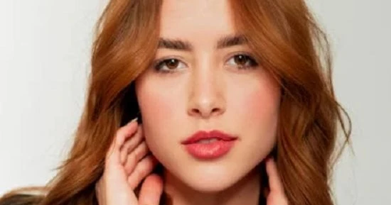 تهتم الكثير من الفتيات بتطبيق خطوات المكياج الصحيحة للحصول على أجمل الإطلالات، وأيضا يتابعن اتجاهات وألوان المكياج، دون الشعور بالقلق بشأن تطبيق الألوان، ومن بين هذه المنتجات التي