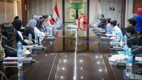 سحر السنباطي تجتمع بأعضاء منتدى وبرلمان الطفل المصري للاستماع إلى آرائهم وتوصياتهماستقبلت الدكتورة سحر السنباطي رئيسة المجلس القومي للطفولة والأمومة 25 طفلا من سفراء المجلس وأعضاء