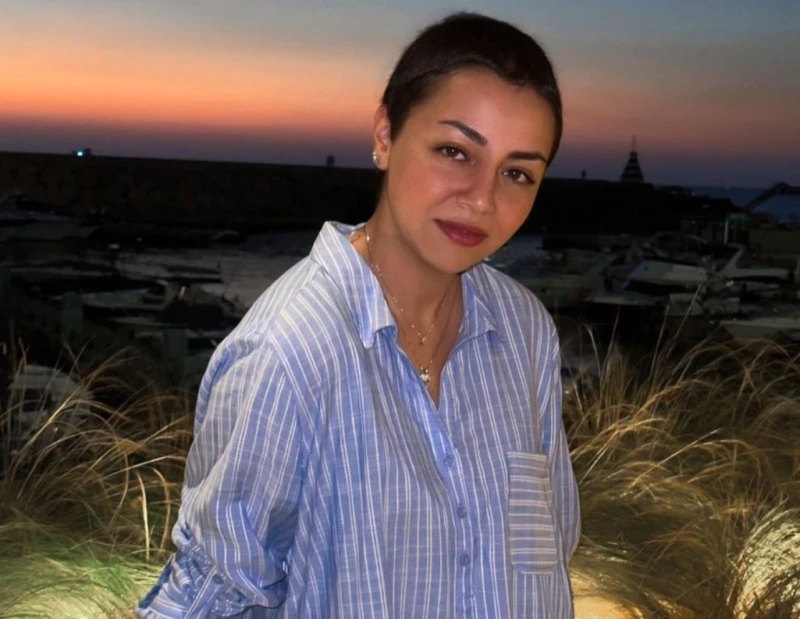 ابنة شقيقة إلهام شاهين تكشف سبب بكائها في حفل زفاف ابن خالها: حبيبي هيتاخد كشفت الفنانة الشابة إلهام صفي الدين نجلة شقيقة الفنانة إلهام شاهين، عن سبب بكائها في حفل زفاف نجل خالها م