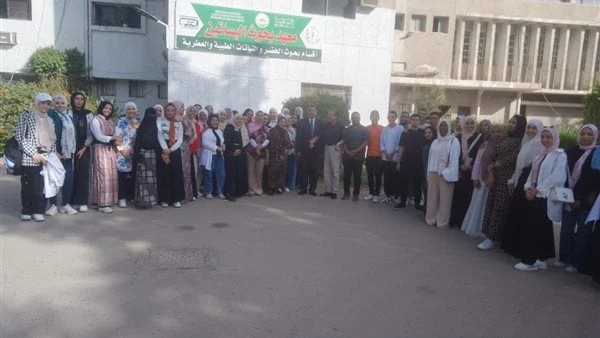 بحوث البساتين ينظم الدورة التدريبية الشاملة لإنتاج النباتات الطبية والعطريةنظم معهد بحوث البساتين التابع لمركز البحوث الزراعية دورة تدريبية للنباتات الطبية والعطرية وحضور كثيف من ط