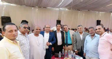 كتب - سيد العايق - القليوبية جريده اخر الاسبوع في حفل بهيج احتفل الأستاذ عبد الرحمن سيد غيتة بعقد القران على الأستاذة ايمان الدمياطي عقد القران