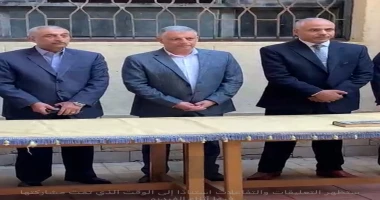 كتبت أمل عبد الرحيم قام اللواء طيار أ.ح أكرم محمد جلال محافظ الإسماعيلية، صباح اليوم الخميس، بحضور طابور الصباح وأداء تحية العلم بالمدرسة الرسمية