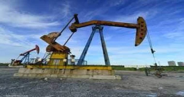 كتبأيمن بحر أسعار النفط ترتفع 1بالمئة مدعومة بارتفاع الطلب على الوقود مع اجتياح عاصفة كبيرة ولاية فلوريدا صعدت أسعار النفط أكثر من واحد بالمئة الخميس مدعومة بارتفاع الطلب على الوقو