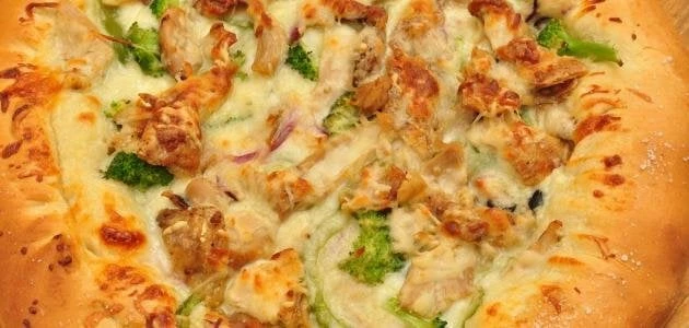 زي المحلات.. طريقة عمل البيتزا بالدجاجبيتزا بالدجاج.. تعد البيتزا واحدة من الأكلات الأكثر شعبية بين الكبار والصغار على حد سواء، كونها وصفة مغذية