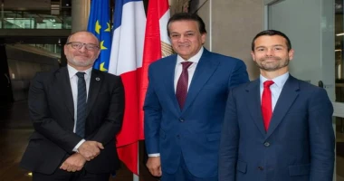 وزير الصحة والسكان يلتقي الرئيس التنفيذي للوكالة الفرنسية للتنمية لبحث سبل التعاون المشترك في القطاع الصحي متابعة سيد زعزوع التقى الدكتور خالد