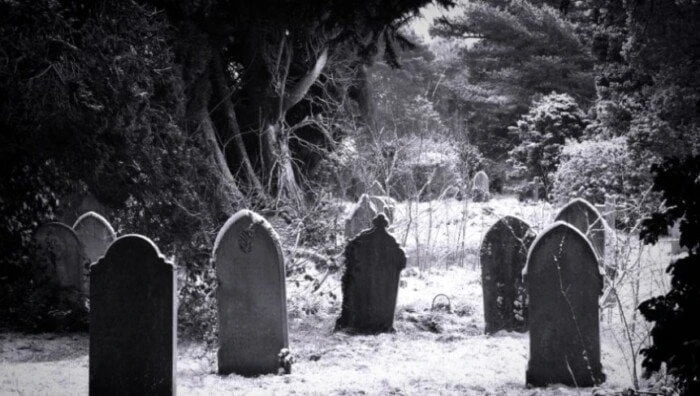 مولود جديد وتحمل للمسئولية.. ما هو تفسير حلم دفن الميت في المنام؟تفسير دفن الميت في المنام.. دفن الميت في المنام من الرؤى غير المحببة للإنسان، لأنها ترتبط برهبة الموت ووحشة المقابر