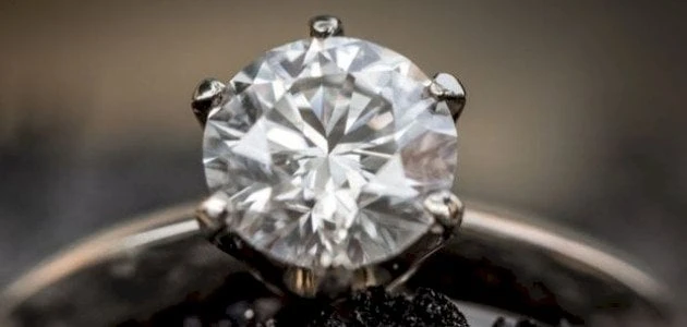 تفسير الألماس في المنام للعزباء ابن سيرينالأحلام هو عالم مثير للفضول وإن كان ليس له ثوابت أو ركائز أساسية أو مرجعية من الممكن الرجوع لها ولكن هذا لا يتنافى مع كونه علم مثير للفضول 