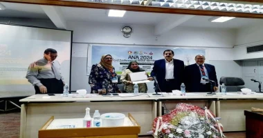 اسيوط سيد زعزوع على هامش المؤتمر السنوي الثاني لرابطة أطباء الكلى بأسيوط .وحدة الكلى الصناعي بقسم الأمراض الباطنة تنظم ٥ ورش عمل نظمت وحدة الكلى الصناعي بقسم الباطنة بمستشفيات جامع