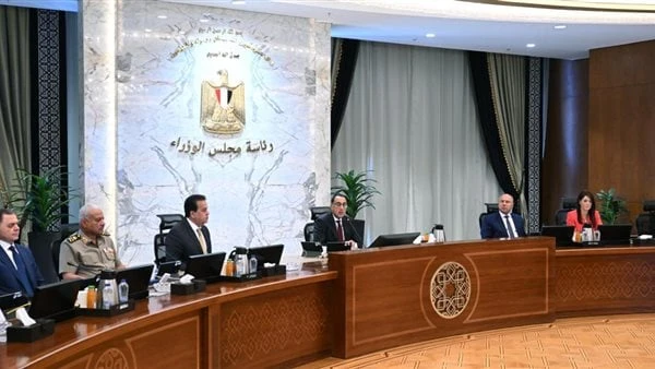 مدبولي يترأس اجتماع الحكومة لبحث المشروعات الجاري تنفيذهاترأس الدكتور مصطفى مدبولي، رئيس مجلس الوزراء، منذ قليل اجتماع مجلس الوزراء بمقر المجلس