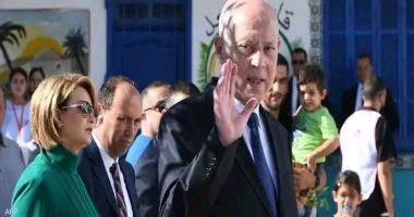 كتب أيمن بحر أعلنت الهيئة العليا المستقلة للانتخابات فى تونس اليوم الاثنين فوز قيس سعيد بفترة ولاية ثانية بعد أن حقق انتصارا ساحقا في الانتخابات الرئاسية التي أجريت أمس الأحد. وقال