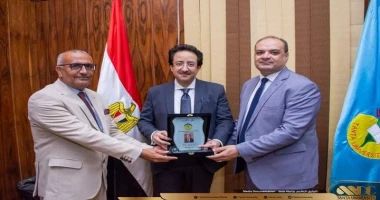 نائب رئيس الجامعة يشيد بجهود الكليات والمراكز الوحدات والمستشفيات الجامعة في أنشطة المبادرة الرئاسية بداية كتبمحمود شتا د. محمود سليم؛ تنظيم الفعاليات يوميا تصنع ملحمة جديدة للجامع