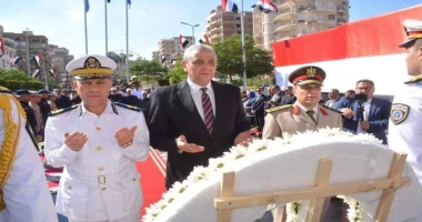 محافظ الغربية يضع إكليل الزهور على النصب التذكاري بمناسبة الذكرى 51 لنصر أكتوبر المجيدة كتبمحمود شتا قام اللواء أشرف الجندي محافظ الغربية، صباح