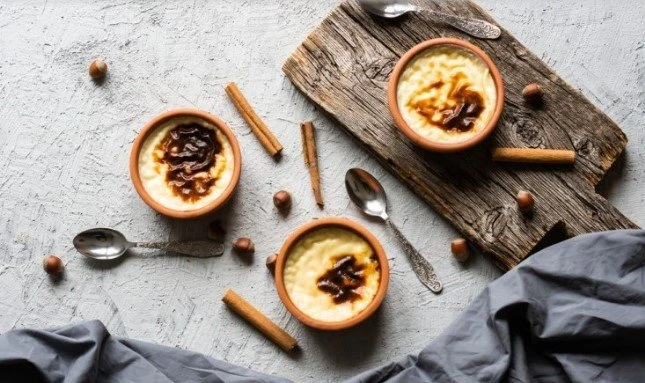 بطريقة أفخم المحلات.. طريقة عمل أرز باللبن مكشكشطريقة عمل أرز باللبن.. يفضل الكثير من الأشخاص تناول الأرز بلبن، فهو يعتبر من أكثر الحلوى المصرية التي