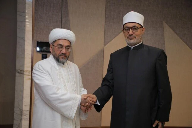 مفتي الجمهورية يؤكد لنظيره الأوزبكي عمق العلاقات بين البلدينعقد الدكتور نظير عياد، مفتي الجمهورية، رئيس الأمانة العامة لدور وهيئات الإفتاء في العالم،