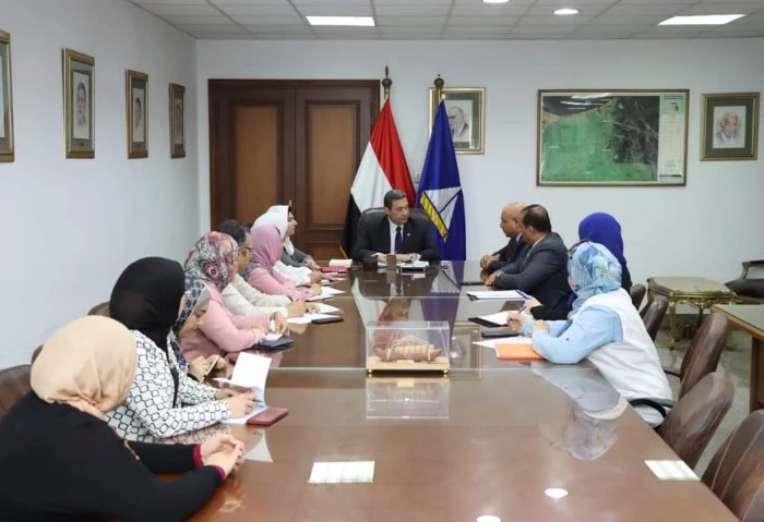 مناقشة آليات الاستفادة من الفرص الاستثمارية والترويج لها بمهرجان دمياط 2024 ناقش الدكتور أيمن الشهابى، محافظ دمياط، آليات تحقيق التعاون مع الهيئة