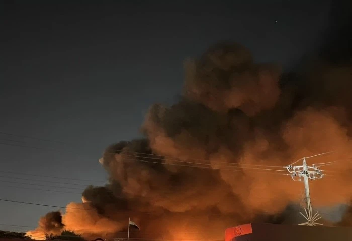 تفاصيل انتشار دخان كثيف بالشيخ زايد ومدينة 6 أكتوبر انتشرت سحب دخان كثيفة خلال الساعات الماضية في سماء مدينة 6 أكتوبر بصورة كبيرة، حيث شاهد سكان