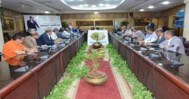 كتبمحمود شتا محافظ الغربية يترأس الاجتماع الدوري لرؤساء المراكز و المدن ويناقش عددا من الملفات الجندي يصدر توجيهات مشدده لرؤساء المراكز والمدن بتحقيق