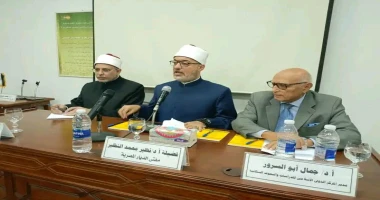 كتب - محمود الهندي جنبا إلى جنب مع العملية التعليمية والنشاطات الكبيرة التي تشهدها جامعة الأزهر في مختلف القطاعات؛ شارك فضيلة الدكتور سلامة جمعة داود، رئيس الجامعة، في افتتاح الدور