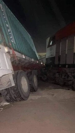 عاجل.. تصادم قطار بضائع بسيارة نقل على مزلقان ميناء دمياط كشفت مصادر عن تصادم قطار بضائع بسيارة نقل على مزلقان ميناء دمياط في محافظة دمياط في أثناء
