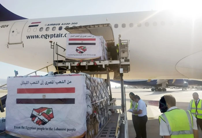 مصر للطيران تسير رحلة مساعدات إلى لبنان تحوي 22 طنا، وتعيد 286 مصريا قامت وزارة الطيران المدني من خلال التنسيق والتعاون مع كافه الجهات والمؤسسات المعنية بالدولة ، بتسير رحلة جوية ا
