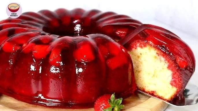 طريقة تحضير كيكة الجيلي والفراولة في المنزل.. وصفة سهلة ومكونات بسيطةكيكة الجيلي والفراولة.. كيكة الجيلي والفراولة من الحلويات المحببة لدى الكثيرين، خاصة في فصل الصيف، نظرا لما تتم