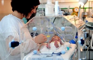 ..امرأة صينية تلد توأمين من رحمين في حالة نادرة للغاية..تفاصيل تتابع الان تفاصيل ما ورد عن امرأة صينية تلد توأمين من رحمين في حالة نادرة للغاية، شهد