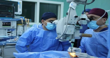 ريم العبدلي -ليبيا إجراء عمليات القرنية بعد فلترة الحالات بمستشفى بنغازي التعليمي لطب وجراحة العيون استكمالا برنامج توطين العلاج بالداخل من قبل وزارة الصحة خدمة المواطن وتخفيف عب ا