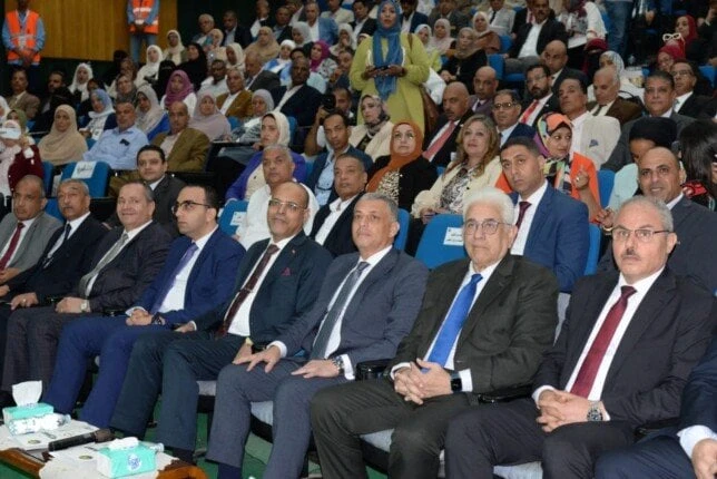 وزير العمل ومحافظ الإسماعيلية يطلقان مبادرة جسور لدعم التعليم المصريوزير العمل ومحافظ الإسماعيلية يطلقان مبادرة جسور أطلق محمد جبران، وزير العمل،