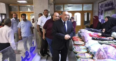 أسيوط سيد زعزوع محافظ أسيوط يهدى التلاميذ الأيتام والأسر الأولى بالرعاية 200 لحاف وحقيبة مدرسية واصل اللواء دكتور هشام أبوالنصر محافظ أسيوط، اهداء التلاميذ الأيتام وغير القادرين وذ