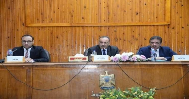 أسيوط سيد زعزوع محافظ أسيوط: نهر النيل خط أحمر وإجراءات رادعة ضد الكافتيريات المخالفة وخطة لتطوير مساكن عرب المدابغ ترأس اللواء دكتور هشام أبو النصر محافظ أسيوط، جلسة المجلس التنفي