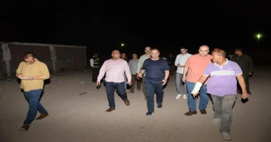 أسيوط سيد زعزوع استكمل اللواء دكتور هشام أبوالنصر محافظ أسيوط، جولاته الميدانية، لمتابعة أعمال النظافة ورفع المخلفات المتراكمة منذ سنوات بمنطقة سور جامعة الأزهر، بحي شرق مدينة أسيو