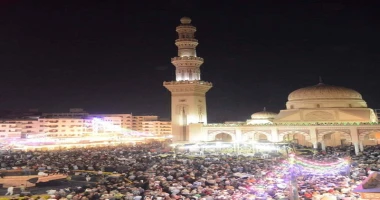 محافظ الغربية يتابع إحتفال مئات الآلاف بالليلة الختامية لمولد السيد البدوي كتبمحمود شتا تابع اللواء أشرف الجندي محافظ الغربية ، توافد مئات الآلاف من