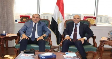 وزيرا قطاع الأعمال والعمل يبحثان تعزيز التعاون فى عدد من الملفات المشتركة كتبأيمن بحر استقبل السيد محمد جبران وزير العمل المهندس محمد شيمي وزير قطاع