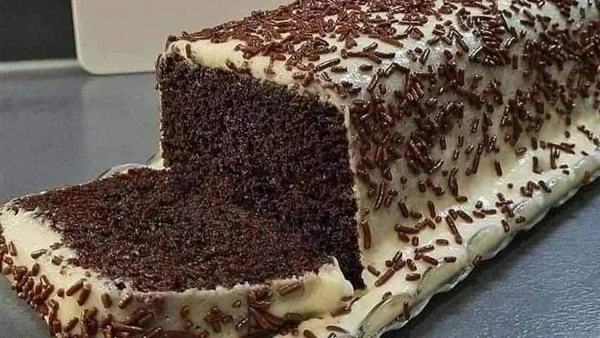 كيك بصوص الشوكولاتة البيضاء.. وصفة سهلة عشان تحلي بعد الأكلكيك بصوص الشوكولاتة البيضاء.. إذا كنت تبحثين عن حلوى شهية وسهلة التحضير تضيف لمسة من الحلاوة إلى يومك، فكيك بصوص الشوكولا