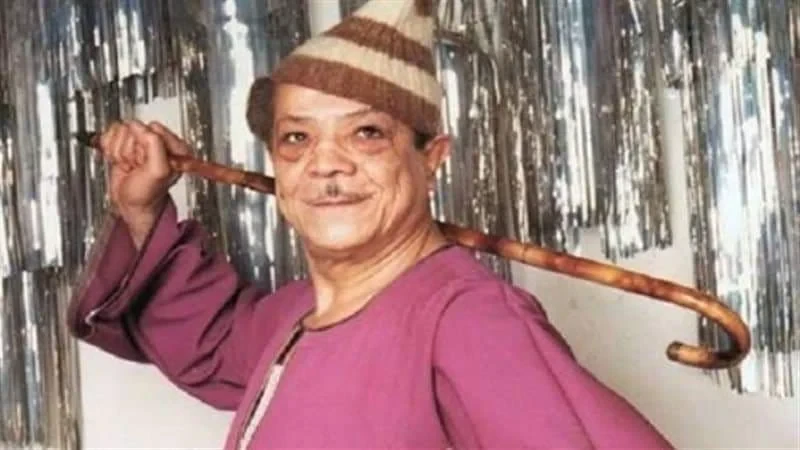 الناس عملت لهذا المونولوجيست تمثال يقدم هديه للاطفالتعالو نعرف مع بعض مين هو محمود شكوكووايه موضوع ازايز الصودا والتماثيلاسمه الحقيقي محمود إبراهيم