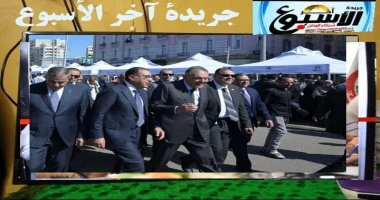 متابعة سيد زعزوع رئيس الوزراء يتفقد سوق اليوم الواحد بمحطة الرمل بالإسكندرية بعد تفقد مشروع تطوير شارع النبي دانيال، توجه الدكتور مصطفى مدبولي، رئيس مجلس الوزراء، ومرافقوه لبدء جول