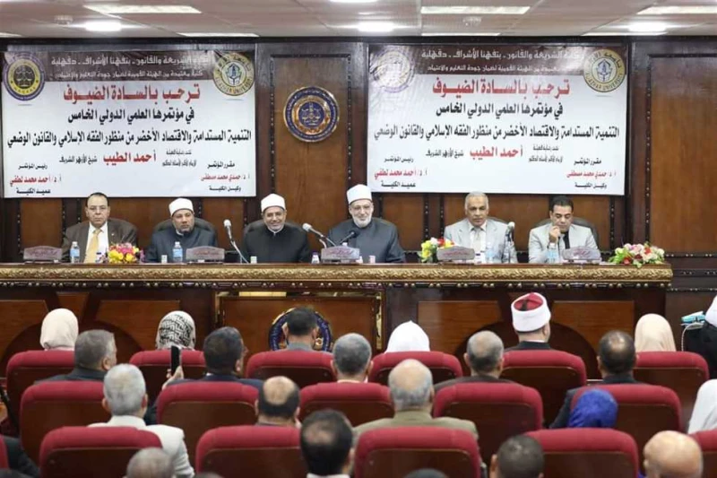 نائب رئيس جامعة الأزهر للوجه البحري: التحول للاقتصاد الأخضر يتيح فرص عمل في مختلف القطاعات قال الدكتور رمضان عبدالله الصاوي، نائب رئيس جامعة الأزهر للوجه البحري، إن أهم ما يشغل الع